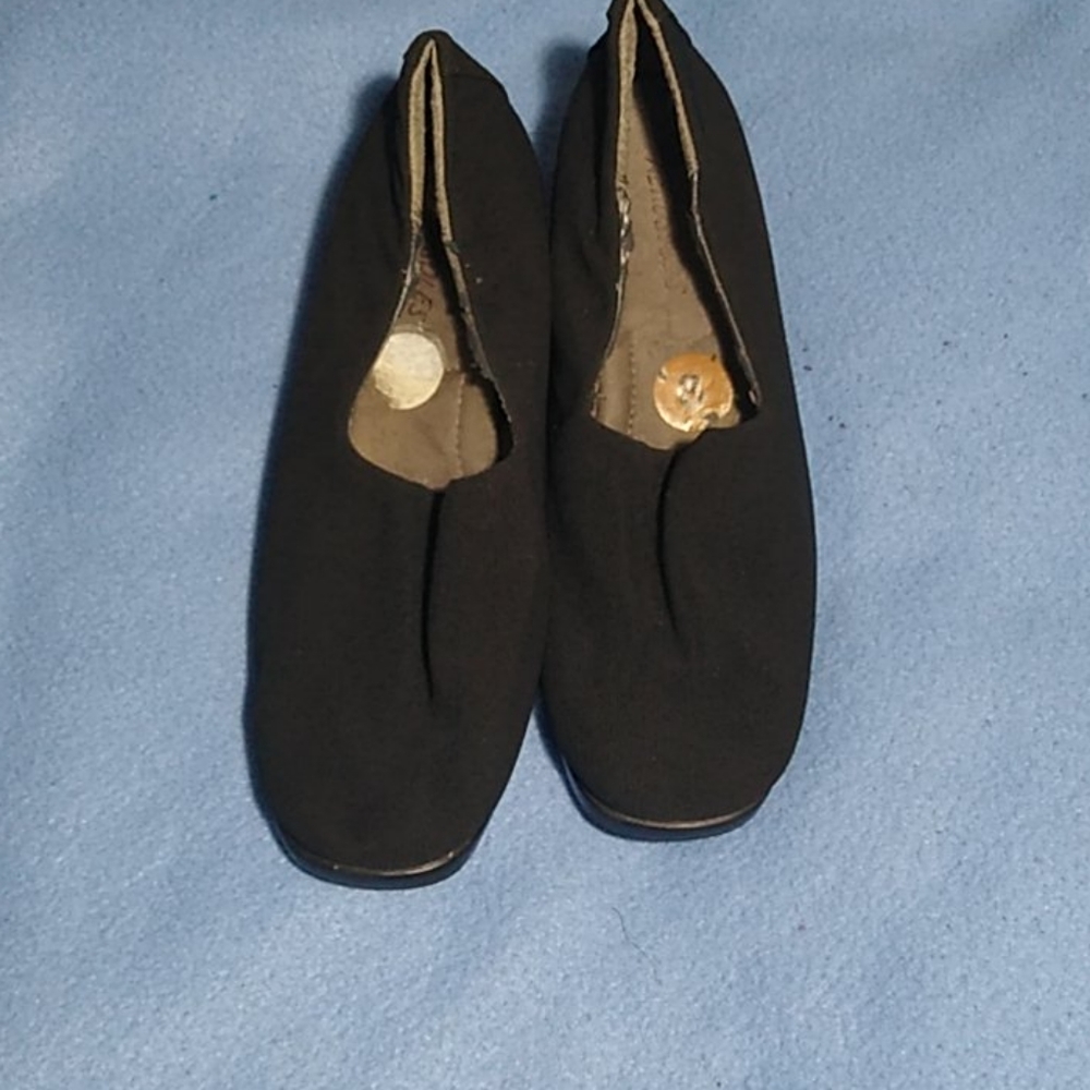 Blk low wedge shoes